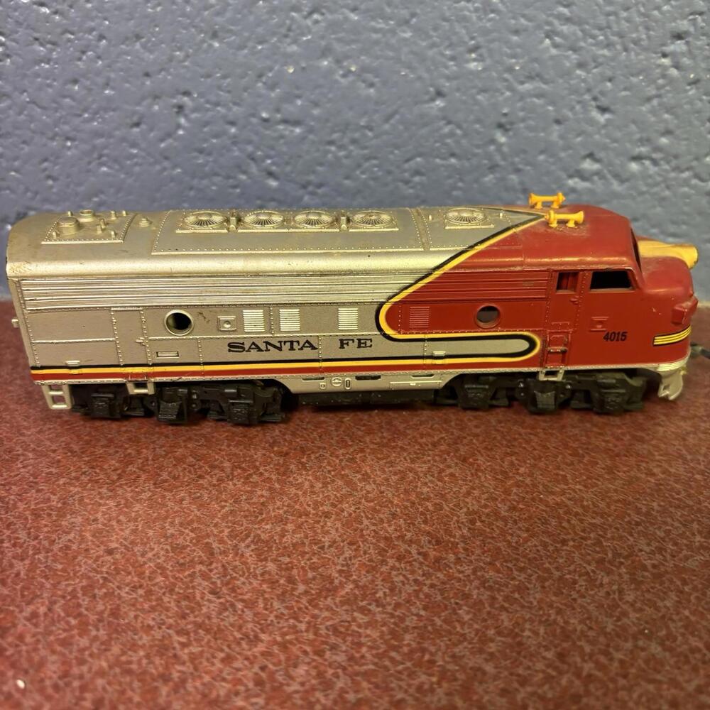 Tyco Mantua HO Santa Fe EMD F9  4015 Powered w/ Lights (C7B2)